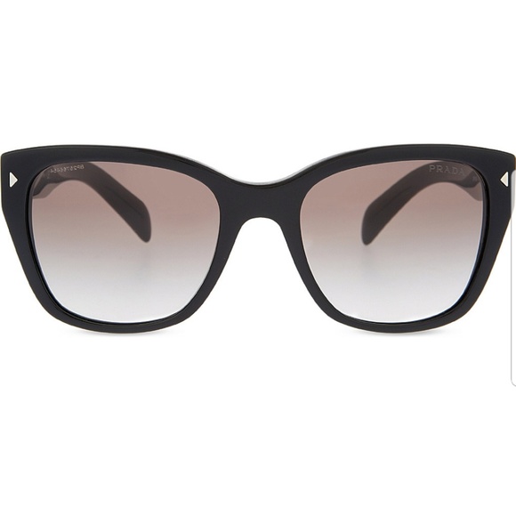 PRADA SUNNIES 🕶 - Picture 1 of 6